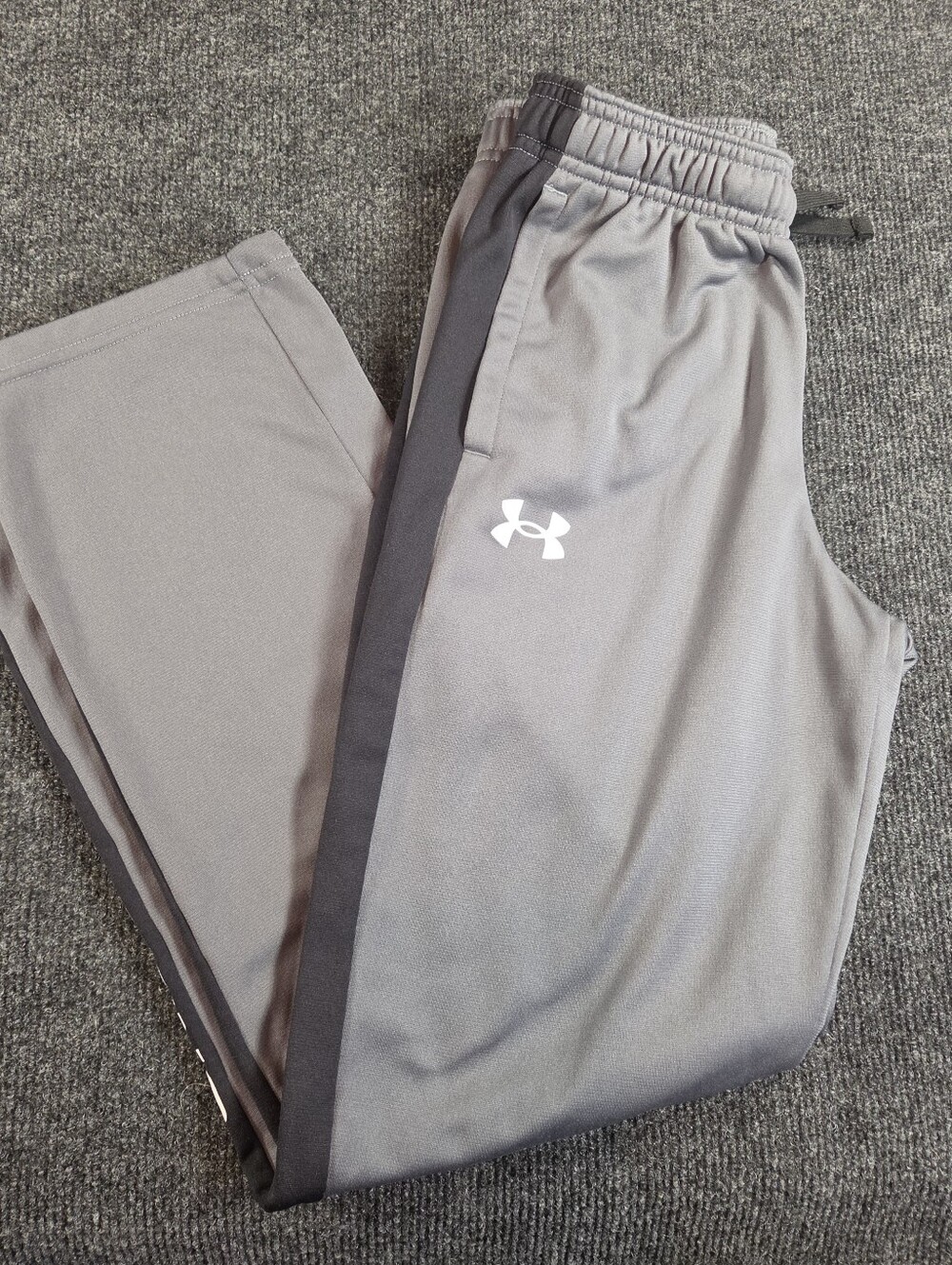 Under Armour Boy's Mwdium Gray Performance Track Pants